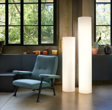 Lade das Bild in den Galerie-Viewer, Die schönsten Designer Stehleuchten und Stehlampen. Designer Stehlampen - Lampenwelt by Skydesign. Designer Stehleuchten & Stehlampen