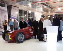 Lade das Bild in den Galerie-Viewer, bartisch weiß Designer Bartisch / Stehtisch mit Glasplatte Tavolo alto luminoso rotondo in polietilene PINT - SLIDE