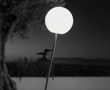 Lade das Bild in den Galerie-Viewer, Terrassenbeleuchtung | Gartenbeleuchtung: Kugelleuchte mit Metallspieß