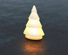 Lade das Bild in den Galerie-Viewer, Moderner Weihnachtsbaum beleuchtet als Eyecatcher in Weiß