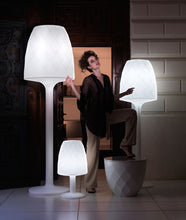 Lade das Bild in den Galerie-Viewer, Outdoor Beleuchtung in Garten-Wege- & Sockelleuchten Verleihen Sie Ihrem Außenbereich den letzten Touch mit Außen Stehleuchten. Jetzt kaufen. Bestellen Sie jetzt Leuchten und Lampen mit einem aufregendem Design bei Graf Licht Klagenfurt. Bestellen Sie jetzt die passende Beleuchtung für Ihre Terrasse im Onlineshop!