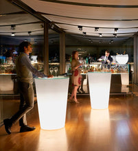 Lade das Bild in den Galerie-Viewer, Moderner Stehtisch Indoor & Outdoor beleuchtet