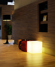 Lade das Bild in den Galerie-Viewer, LED Leuchtwürfel Sitzwürfel Indoor & Outdoor tauglich