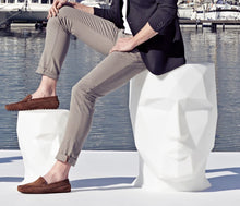 Lade das Bild in den Galerie-Viewer, Moderne Design Hocker für Wohnzimmer, Büro und Terrasse. Vondom Möbel Austria ist Design, Vondom ist ein moderner Eyecatcher, Vondom ist höchste Qualität., Vondom ist leicht und einfach in der Handhabung. Die modernen Vondom Designermöbel mit all ihren Eigenschaften kennen wir von Skydesign Home und Light Collection seit 2006.