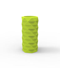 Lade das Bild in den Galerie-Viewer, Ausgefallene Bodenvasen Maurizius zum Verlieben