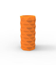 Lade das Bild in den Galerie-Viewer, Ausgefallene Bodenvasen Maurizius zum Verlieben