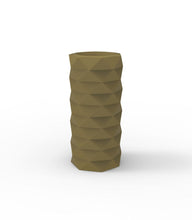 Lade das Bild in den Galerie-Viewer, Ausgefallene Bodenvasen Maurizius zum Verlieben