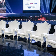 Lade das Bild in den Galerie-Viewer, Barock Sessel Kunststoff für Indoor und Barockmöbel Outdoor