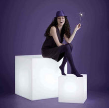 Lade das Bild in den Galerie-Viewer, LED Leuchtwürfel Sitzwürfel Indoor & Outdoor tauglich