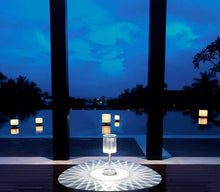 Lade das Bild in den Galerie-Viewer, Ausgefallene Design Tischleuchte Bentlis mit Akku/Batterie