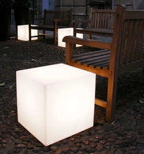 Lade das Bild in den Galerie-Viewer, LED Leuchtwürfel Sitzwürfel Indoor & Outdoor tauglich