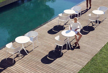 Lade das Bild in den Galerie-Viewer, Moderne Terrassenstühle und Sessel Vondom Africa Weisse Stühle Outdoor. Exklusive Terrassenmöbel Sitzmöbel, Armlehnstuhl Outdoor