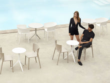 Lade das Bild in den Galerie-Viewer, Moderne Terrassenstühle und Sessel Vondom Africa Weisse Stühle Outdoor. Exklusive Terrassenmöbel Sitzmöbel, Armlehnstuhl Outdoor