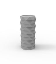 Lade das Bild in den Galerie-Viewer, Ausgefallene Bodenvasen Maurizius zum Verlieben