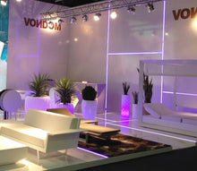 Lade das Bild in den Galerie-Viewer, Ausgefallene Bodenvasen Maurizius zum Verlieben