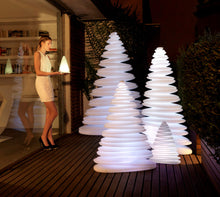 Lade das Bild in den Galerie-Viewer, Design Weihnachtsbaum | Christbaum beleuchtet Outdoor