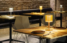 Lade das Bild in den Galerie-Viewer, Ausgefallene Design Tischleuchte Bentlis mit Akku/Batterie