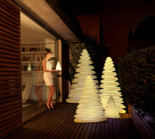 Lade das Bild in den Galerie-Viewer, Design Weihnachtsbaum | Christbaum beleuchtet Outdoor
