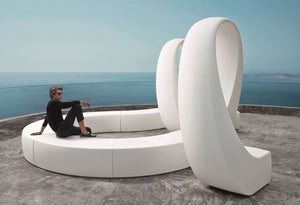 Looping Sitzmöbel modern für die Lounge | Designer Sitzbänke wetterbeständig