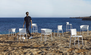 Moderne Terrassenstühle und Sessel Vondom Africa Weisse Stühle Outdoor. Exklusive Terrassenmöbel Sitzmöbel, Armlehnstuhl Outdoor